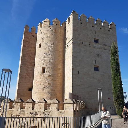 Loft La Calahorra Con Posibilidad De Aparcamiento Pregunta Por El Pack Mas Amor Кордоба Екстериор снимка